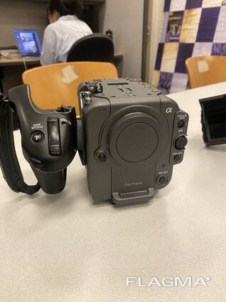 Sony FX6 Full-Frame con empuñadura, tarjetas CFexpress TOUGH y batería con montura V
